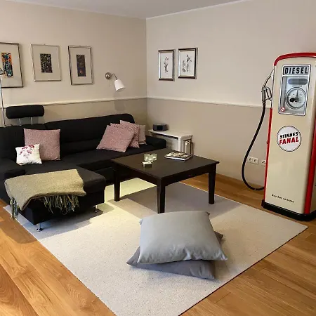 Eine Gemuetliche Mit Garten Apartment